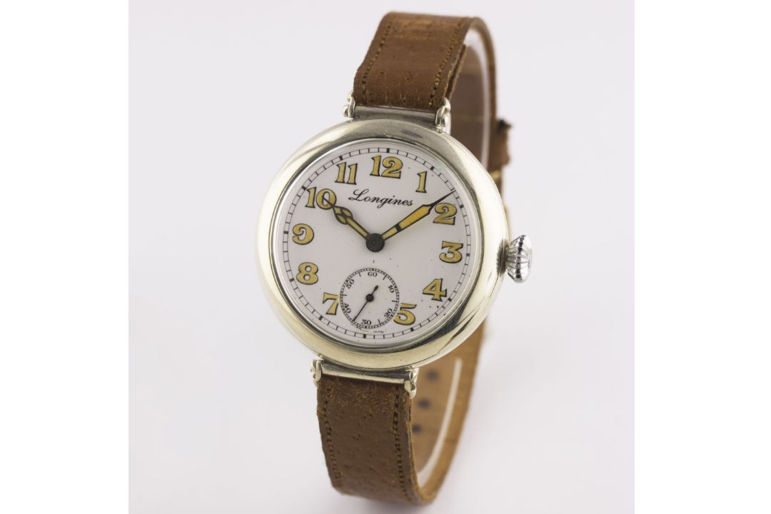 A GENTLEMAN'S SOLID SILVER LONGINES "OFFICERS" WRIST WATCH CIRCA 1920s, WITH ENAMEL DIAL Movement: - Image 4 of 13