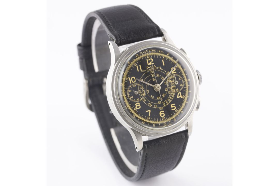 A RARE GENTLEMAN'S LARGE SIZE STAINLESS STEEL DOXA CHRONOGRAPH WRIST WATCH CIRCA 1940s, WITH GLOSS - Image 6 of 11