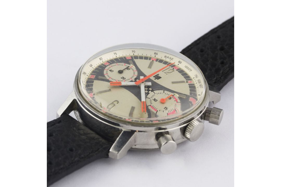 A RARE GENTLEMAN'S LARGE SIZE STAINLESS STEEL LIP CHRONOGRAPH WRIST WATCH CIRCA 1970, WITH " - Image 4 of 11