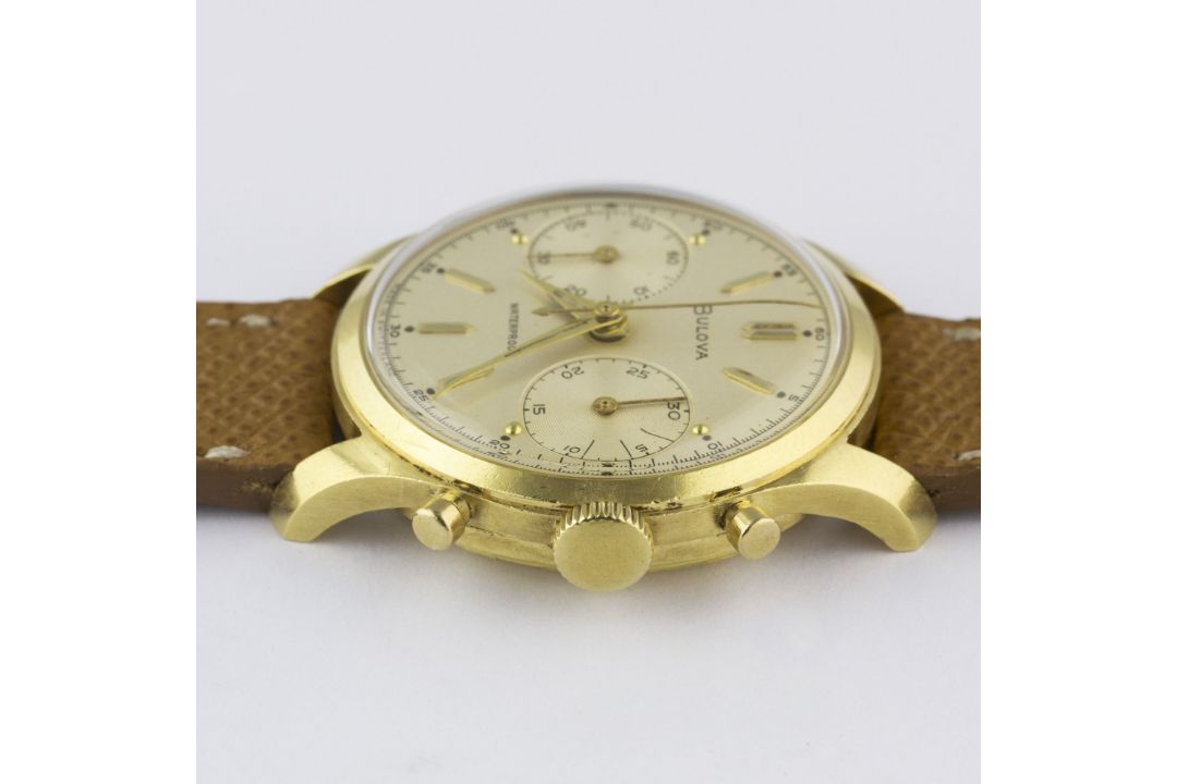 A FINE GENTLEMAN'S 18K SOLID GOLD BULOVA WATERPROOF CHRONOGRAPH WRIST WATCH CIRCA 1960 Movement: - Image 10 of 11