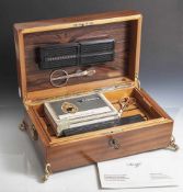 Humidor, Davidoff, Palisanderholz, furniert, mit Regulator und herausnehmbarem Einsatz. Dazu 2