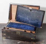 Reiseschreibschatulle, wohl England, 19. Jahrhundert, wohl Makassarholz, voll und furniert, mit