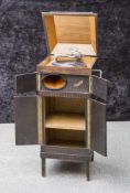 Schrankgrammophon, 1920er Jahre, Klingsor, auf 4 Füßen hochrechteckiger, 4-türiger Korpus,