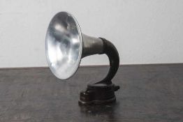 Lautsprecher, Trichterlautsprecher/Horn, Hersteller Brown, London. Metallgehäuse braun emailiert.