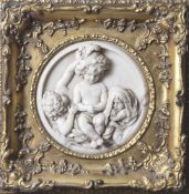 Wohl Bertaux, Léon (1825-1909; geb. Hélène Hébert), Darst. von 3 Putten, runde Marmorreliefplatte,