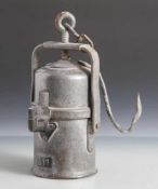 Grubenlampe, 19. Jahrhundert, Metall, Nr. 811. H. ca. 21,5 cm.