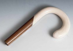 Stockgriff, Art-Deco, 20er Jahre, Rundhakengriff und Spitze aus Elfenbein gearbeitet, Holzschaft. H.