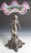 Figuraler Tischaufsatz mit Glasschale, Frankreich, um 1900, Zinkspritzverfahren, über durchbrochen