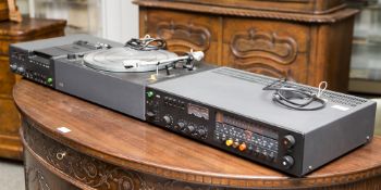 Braun TGC 450 Dolby System, 1970er Jahre Verstärker CEV 520, dazugehöriger Plattenspieler. In sehr