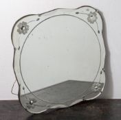 Wandspiegel, Anfang 20. Jahrhundert, quadratische Form, geschweifter Rand, die Fahne floral