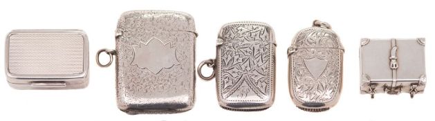 A Continental silver pill box, bears import marks: in the form of a suitcase, 3cm.