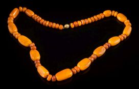 An amber bead single-string necklace: comprising oblong beads interspersed with circular beads,