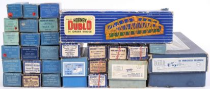 Hornby Dublo, D1 Through Station:, D1 Island Platform, D1 Girder Bridge, D1 Signal Cabin,