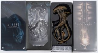 A Hot Toys 1/6th scale Aliens 'Alien Warrior' figure and an Alien 'Big Chap' :,