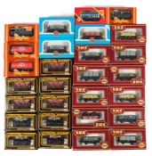 Hornby, Mainline and others twenty eight assorted items of 00/H0 rolling stock: includes,