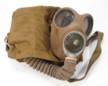 A WWII GS pattern army gas mask: .