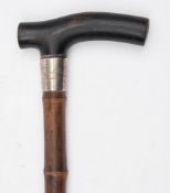 A group of WWI and WWII militaria:,