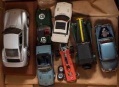 Various makers, collection of assembled plastic and diecast construction kits:,