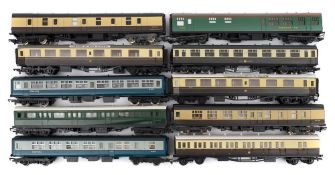 Various makers a quantity of OO/HO gauge passenger coaches: assorted liveries, all unboxed,