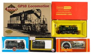 Proto 2000, an 00/H0 GP18 locomotive No 4824 in blue Missouri Pacific livery:,