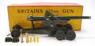 Britains Set 2064 ( 2nd 1953 version) 155mm Gun:, green with black wheels, two wheel trail carriage,