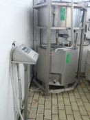 English: Measuring Tank Made By GEA NIRO HELLAS 150KG with Tank 300L, Y.O.M.: 2003 with Scales and