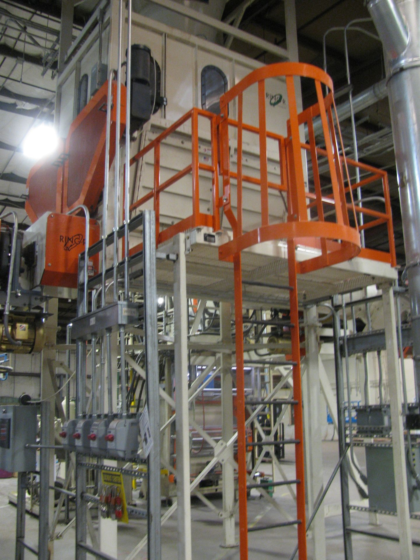 RING-R Mulch Surge Bin Hopper and access Platform with Auger - Image 9 of 10