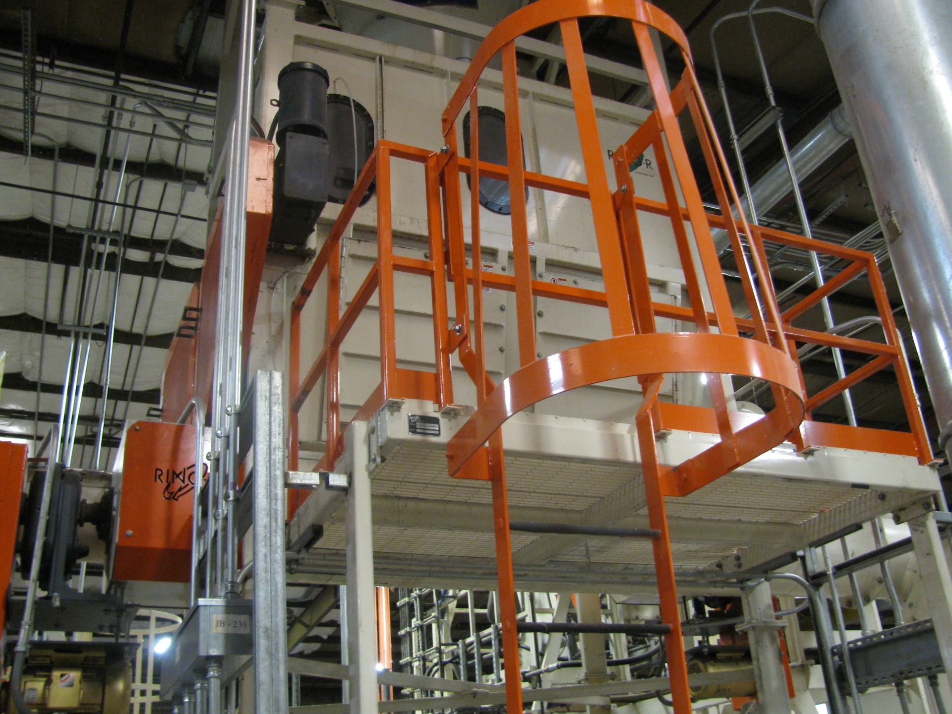 RING-R Mulch Surge Bin Hopper and access Platform with Auger - Image 5 of 10