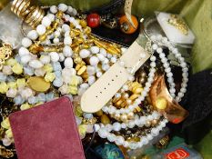 Assorted costume jewellery to include rings, clip on earrings, necklaces,