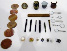 Quantity of fountain pens to include Conway Stewart green and black 'Dinkie', polished agate panels,