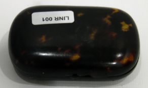 19th century gold pique work tortoiseshell purse, rounded rectangular, inlaid with floral bands,