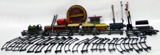 Hornby '0' gauge tinplate clockwork locomotive LNER 0-4-0, passenger carriages,
