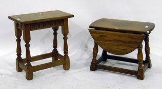 Oak oval-top drop-flap coffee table,