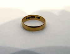 18ct gold wedding ring, 2.