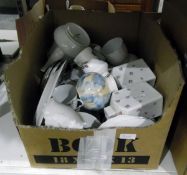 Quantity of decorative ceramics (1 box)