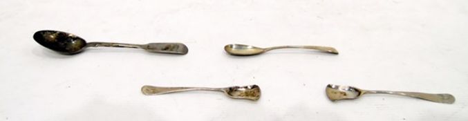 Two 19th century silver salt spoons of spade design, with Old English handles,