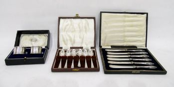 Pair of early 20th century silver napkin rings, circular,