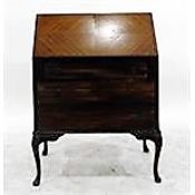 Early 20th century mahogany bureau, the quarter veneered fall revealing pigeonhole interior, over