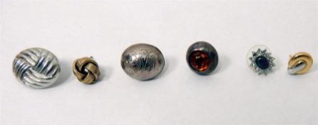 Assorted 9ct gold earrings and a few singles, 10g