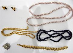 Quantity of costume jewellery including rings, bra