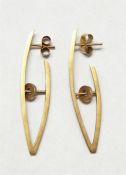 Pair of earrings by Amanda Doughty, marked 375, 3.