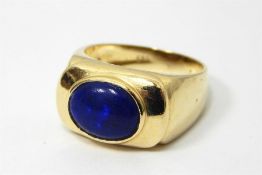 14ct gold and lapis lazuli set ring, oval, 6.6g in