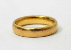 22ct gold wedding band, 6.6g
