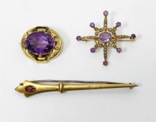 Gold-coloured, seedpearl and amethyst brooch in th