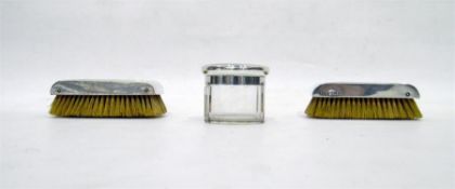 Pair of gentleman's silver-backed hair brushes, en