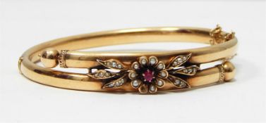 Gold bangle of cross-over form, applied seedpearl