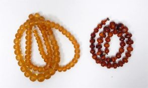 Graduated rough amber necklace and an amber-colour