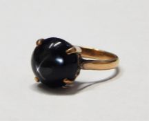 Gold and star sapphire set ring, the circular cabo