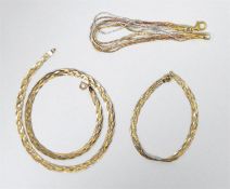 9ct tri-gold flat chain link necklace, a matching