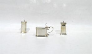Silver octagonal-shaped mustard pot with hinged li